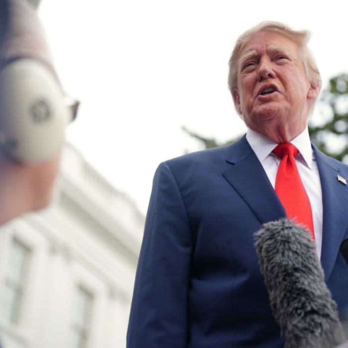 Trump pide un nuevo presidente para Ucrania y arremete contra Zelensky por ataques a refinerías rusas