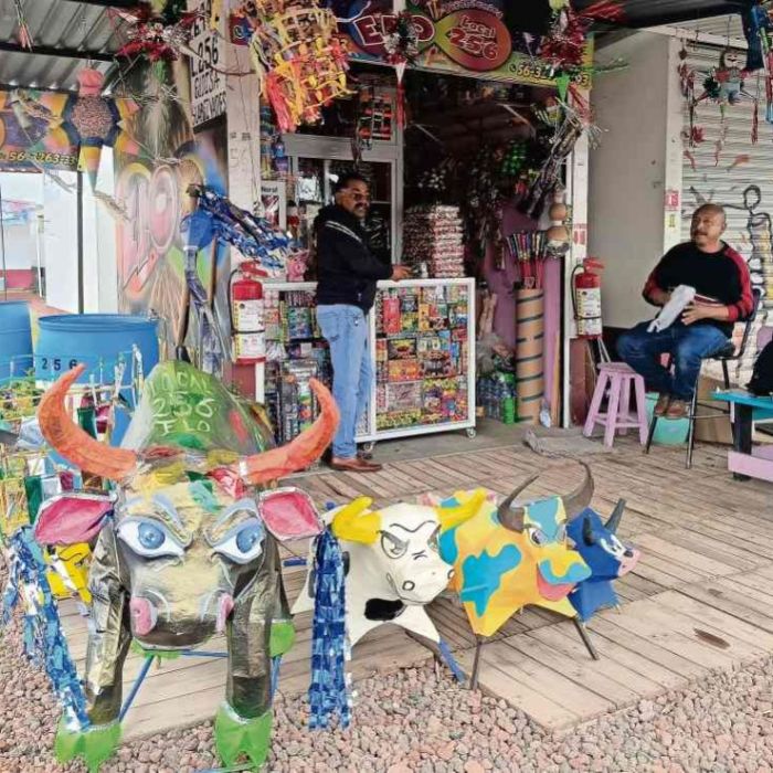 Ventas de pirotecnia en Tultepec caen hasta 100% tras restricciones y decomisos