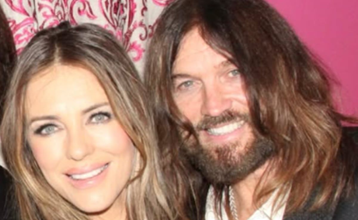 billy-ray-cyrus-y-elizabeth-hurley-estarian-comprometidos-tras-mas-de-un-ano-de-relacion