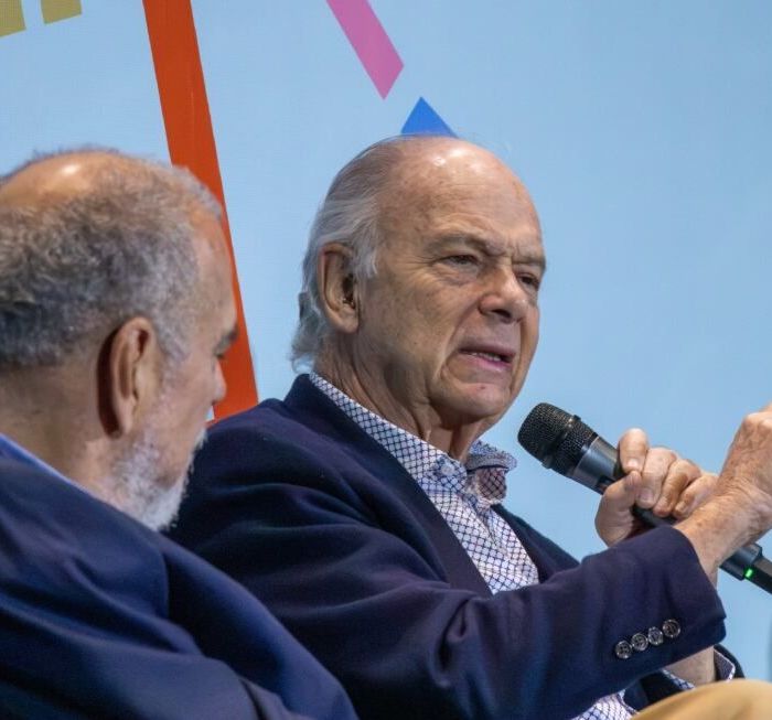 Enrique Krauze afirma que la República Mexicana será reconstituida durante la FIL Monterrey