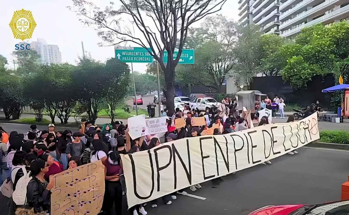 estudiantes-de-la-upn-bloquean-periferico-y-picacho-ajusco-para-exigir-dialogo