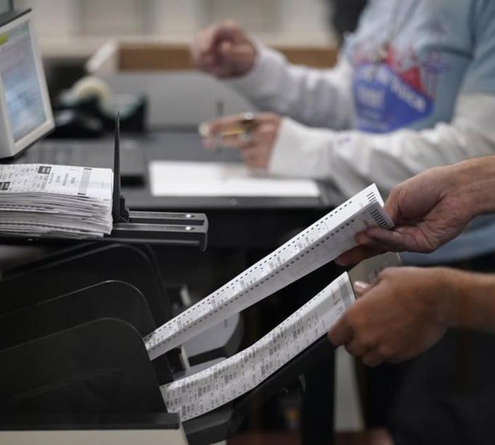 FBI investiga cartas con sustancias sospechosas enviadas a oficinas del Congreso y electorales en EU