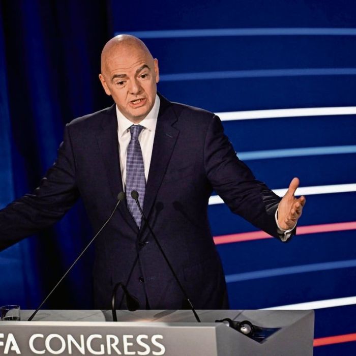 Gianni Infantino se disculpa ante el Consejo de la FIFA, pero sus críticos exigen su salida