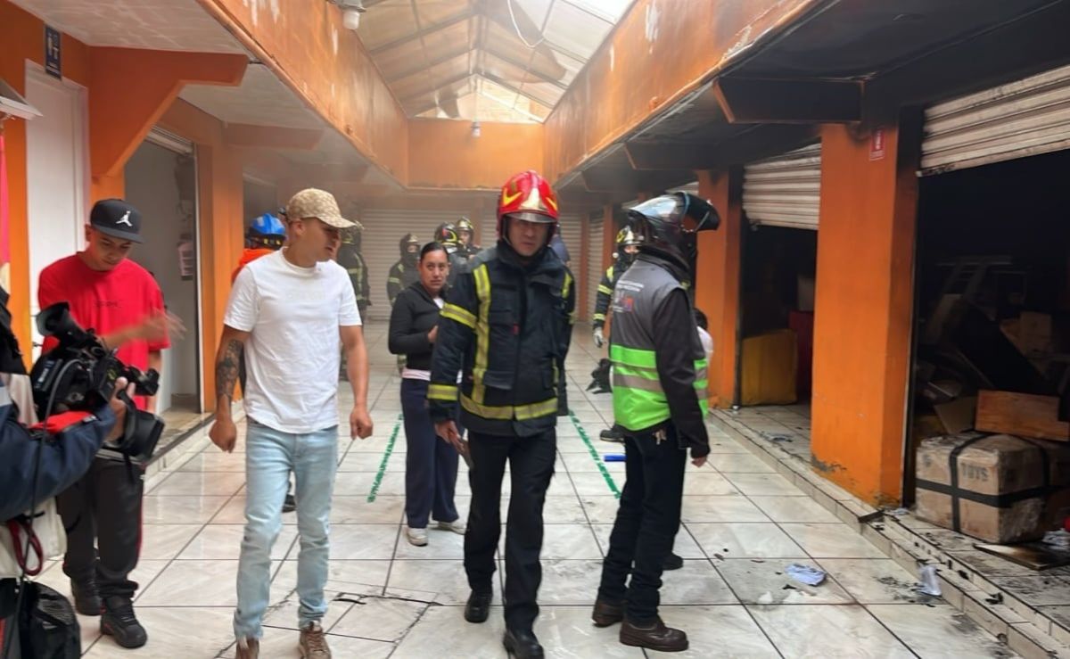 incendio-consume-locales-en-la-plaza-pena-y-pena-en-el-centro-historico