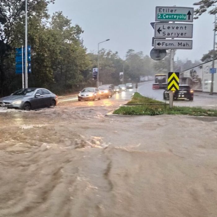 Inundaciones en Estambul dejan cuatro muertos y son las peores en más de 80 años
