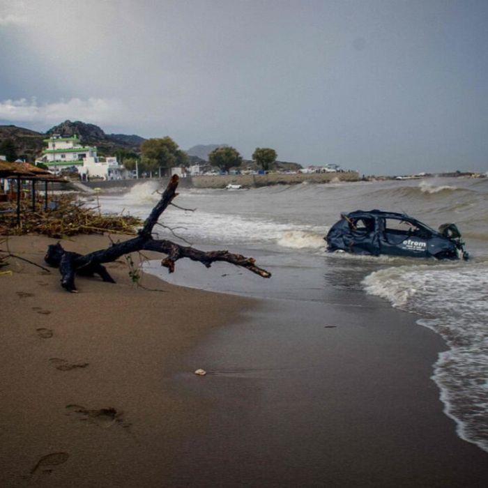 Inundaciones en Grecia dejan un muerto y obligan a evacuar a más de 6 mil personas