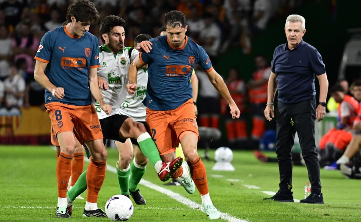 javier-aguirre-rescata-la-actitud-del-valencia-tras-empatar-2-2-ante-el-racing