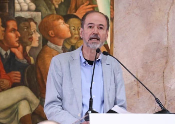 Juan Villoro pide más presupuesto para ciencia, cultura, educación y salud
