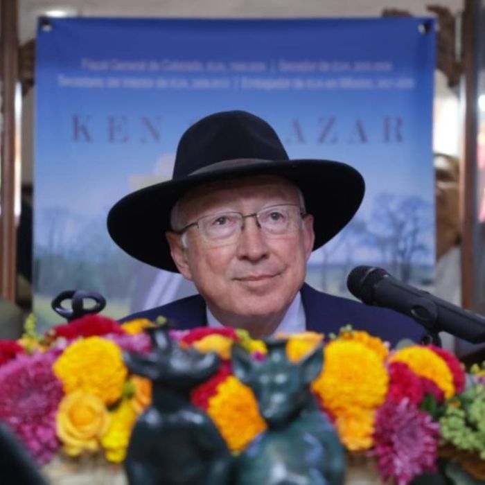 Ken Salazar pide mirar al futuro tras dichos de AMLO sobre embajadores de EU