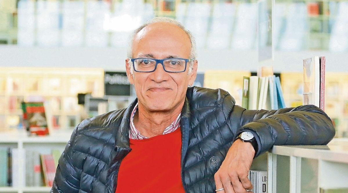 lecciones-luminosas-en-un-informe-negro-novela-de-francisco-hinojosa