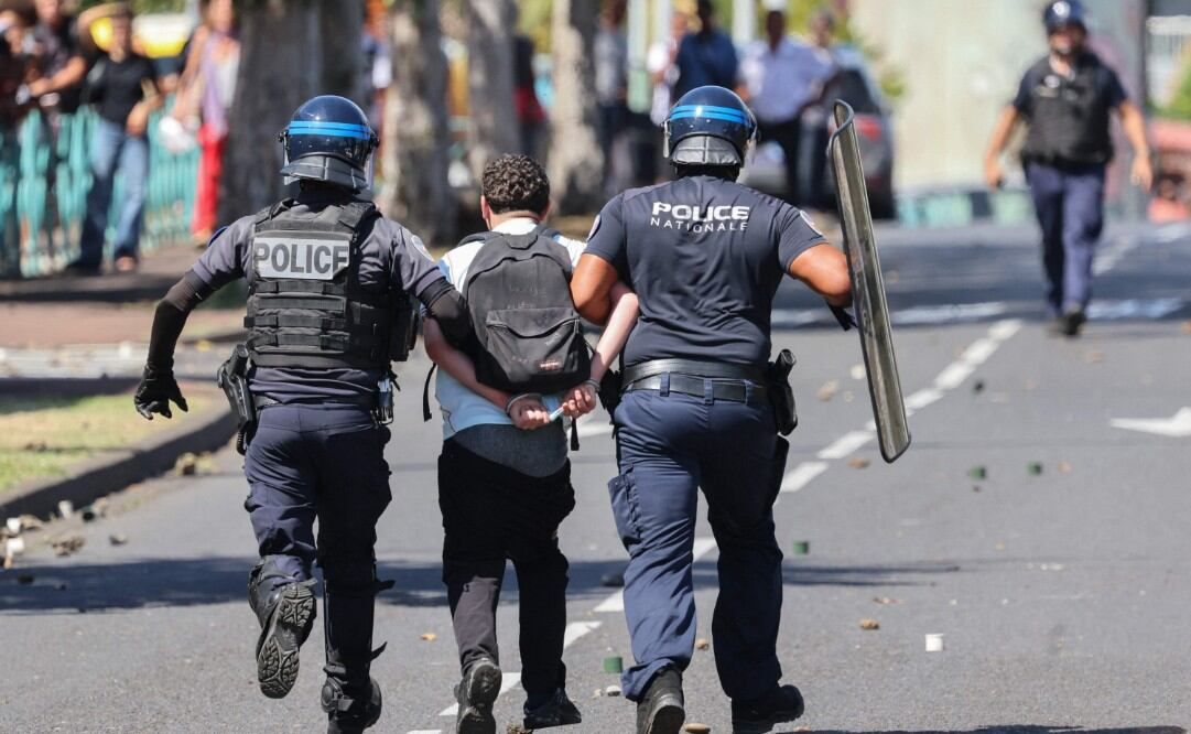 macron-pide-a-estudiantes-franceses-protestar-en-calma-y-con-respeto