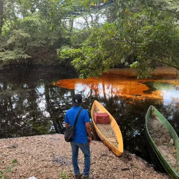 Pemex niega responsabilidad por derrame de hidrocarburo en el arroyo Chacalapa, Veracruz