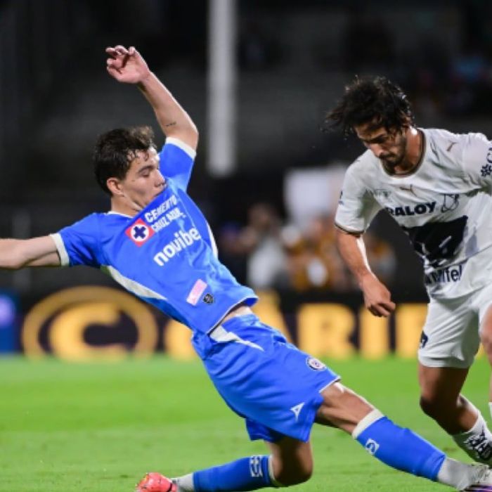 Pumas deja escapar ventaja y empata 3-3 con Cruz Azul en CU tras expulsión de César Huerta