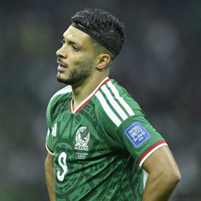 Raúl Jiménez será operado de la rodilla y estaría fuera hasta enero de 2027
