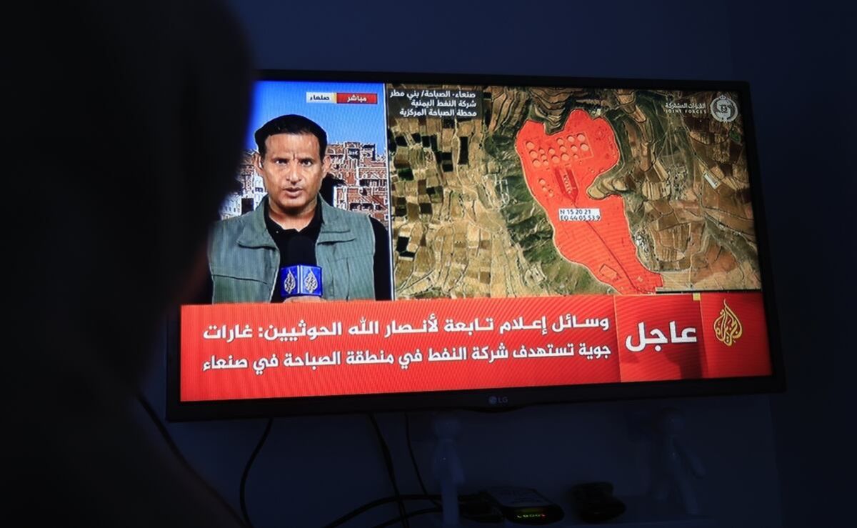 reportan-fuerte-explosion-en-riad-tras-ataque-saudi-contra-instalacion-de-combustible-en-sana