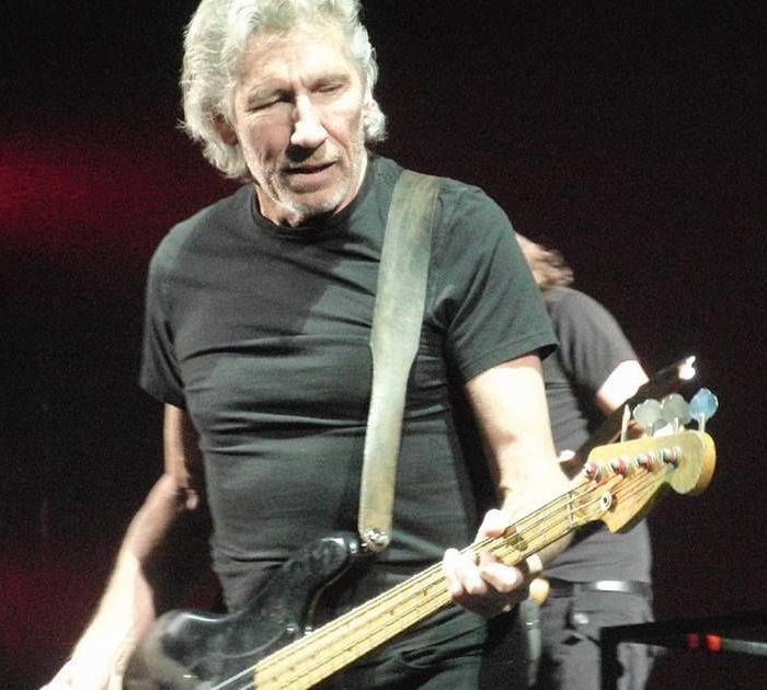 Roger Waters llama “imbécil” a James Hetfield tras sus comentarios sobre la política en la música