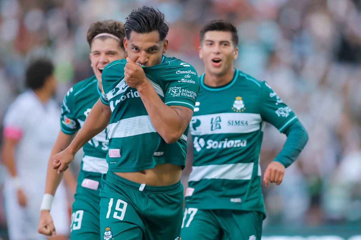 santos-laguna-golea-5-0-a-queretaro-y-suma-cinco-victorias-consecutivas
