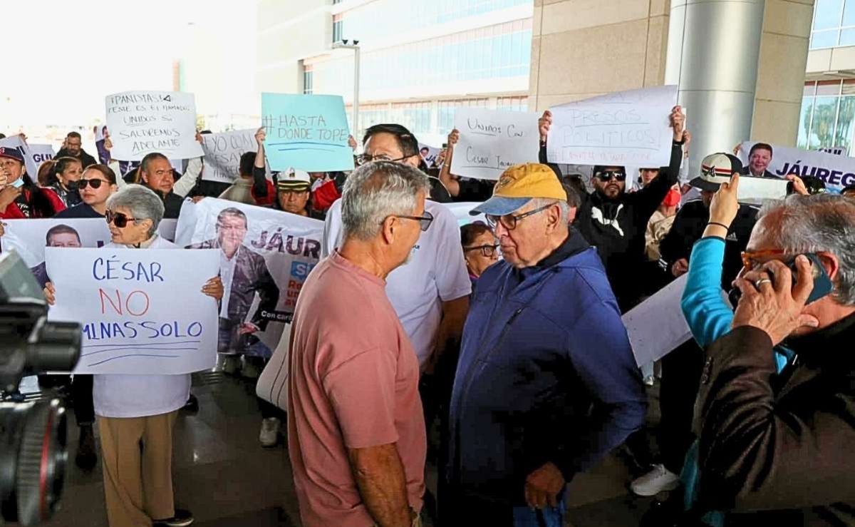 se-manifiestan-en-apoyo-a-cesar-jauregui-afuera-del-tribunal-superior-de-justicia-de-chihuahua