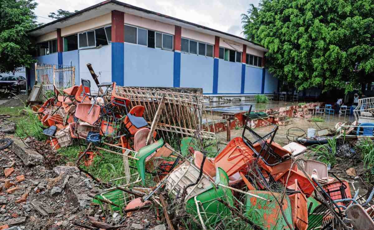 secundaria-de-poza-rica-sigue-con-danos-un-ano-despues-de-la-inundacion