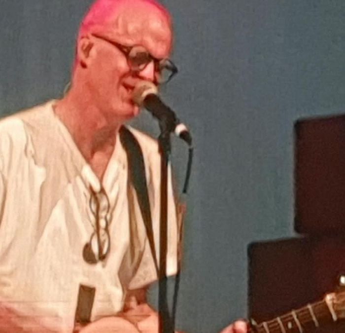 Travis demuestra en el Pepsi Center que su música está lejos de ser invisible